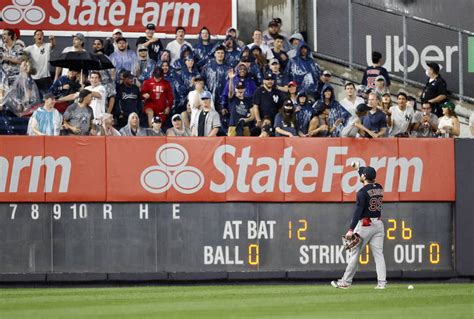 Mlb》洋基球迷丟球砸紅襪外野手 終生不得進大聯盟球場 自由體育