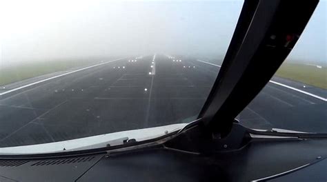 Plane Lands In Fog So Thick They Cant See The Runway Daily Mail Online