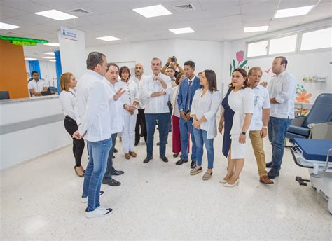 Presidente Abinader Inaugura Remozada área De Emergencia Del Hospital Robert Read Cabral