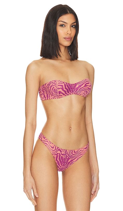 Hot Sexy Cleo C Bikini Pics