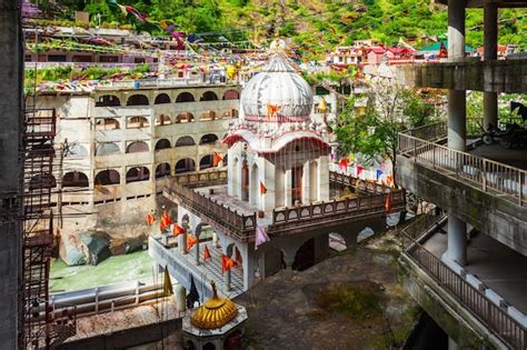 Premium Photo | Gurudwara shri manikaran sahib india