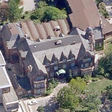 Annesley Hall in Toronto, Canada - Virtual Globetrotting