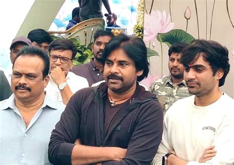 Pawan Kalyan పవన్‌కల్యాణ్‌ కొత్త సినిమా ఆరంభం Pawan Kalyan New Movie Pooja Ceremony Held At