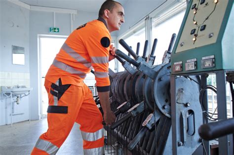 Forum De L Emploi Devenez Aiguilleure Du Rail Ou Technicienne De La