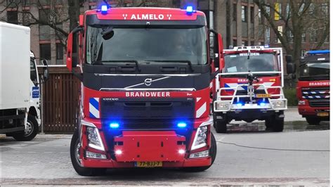 PRIO 1 Vele Brandweer Ambulance Voertuigen Met Spoed Tijdens De Open