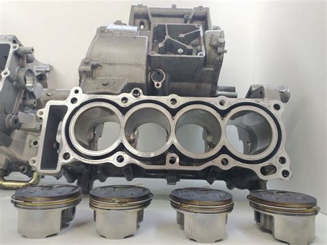 KARTER BLOK SILNIKA TŁOKI CYLINDRY KOMPLET YAMAHA R6 YZF 600 Yamaha