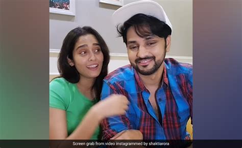 Video Gum Hain Kisi Ke Pyaar Mein Actress Savi Says Dil Tumhare Paas Hai In Real Life