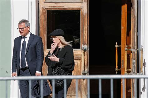Russia mulls labelling Pugacheva, queen of Soviet pop, a 'foreign agent ...