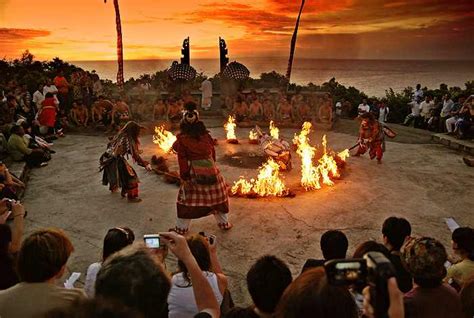 Mengenal Sejarah Tari Kecak Bali & Filosofi dibaliknya - Tokopedia Blog