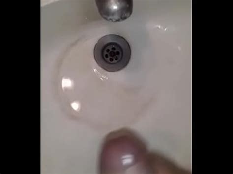 Mi amigo se pajea en el baño VI no cum XVIDEOS