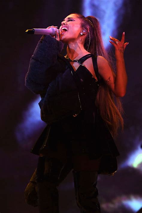 Ariana Grande S Scorching New Concert Tour Is Surprisingly Streamlined