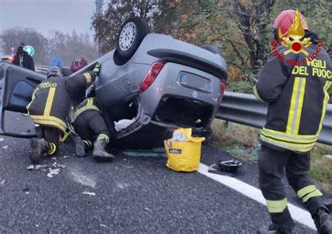 Auto Si Ribalta Sulla 336 Ferita Una Giovane Di 23 Anni