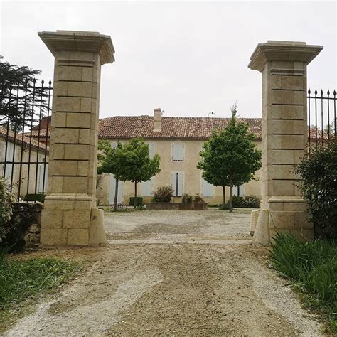 Rénovation de piliers de portail anciens en pierre de taille