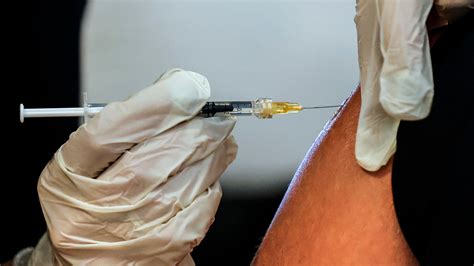 Vaccini Via Libera Alla Dose Booster Dopo 4 Mesi