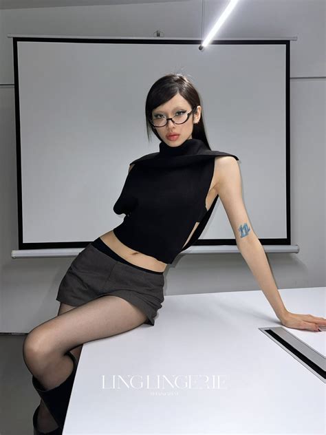 丝袜 灵魂 on Twitter RT Lingerie 0 她是恣意的潮水狂涌的浪花 踩灭束缚与顾忌燃起放纵的欲望 云缎