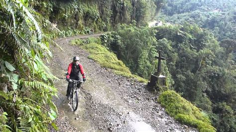 Carretera De La Muerte En Bicicleta Mtb La Paz A Los Yungas Bolivia