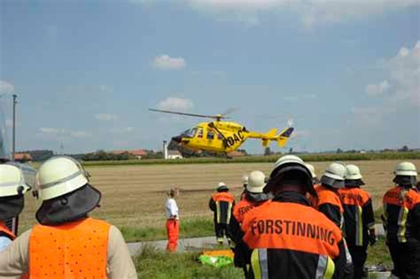 Bei Einem Schweren Unfall Bei Hohenlinden Kreis Ebersberg Auf Der