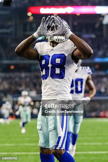 Detroit Lions Gloves Photos And Premium High Res Pictures Getty Images