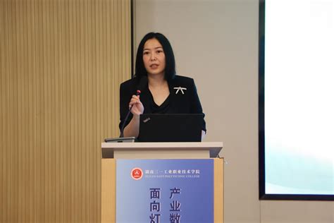 树根教育成功举办面向灯塔工厂建设与运营的产业数字化人才培养研讨会