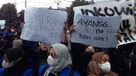 Ini Deretan Poster Menggelitik Tuntutan Demo Mahasiswa Di Jember