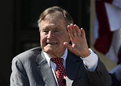 Expresidente George H W Bush hospitalizado por baja presión y fatiga