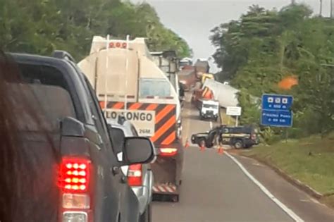 Carreta Tomba Na Br E Causa Lentid O No Tr Nsito