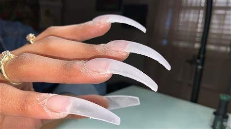 Curved Acrylic Nail Desing