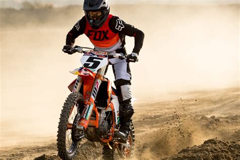 Fox Racing Debuts Redesigned Flexair and 360 Racewear Collections - Racer X