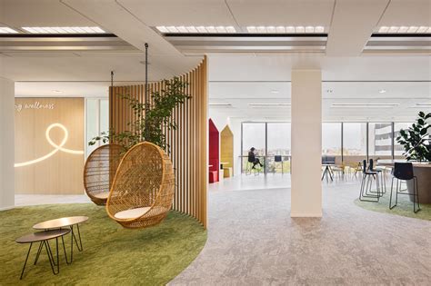 H H Group A natural and inspiring workplace Tétris db