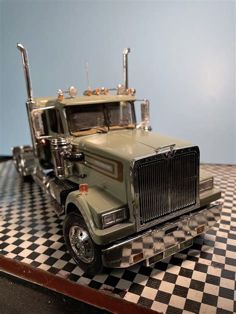 Classic Western Star 4964 Plastic Model Truck Kit 1 24 Scale