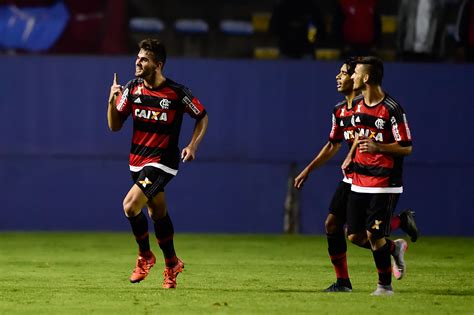 São Paulo falha na defesa perde para o Flamengo e dá adeus à Copinha