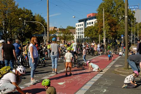 Dortmund Tausend Kinder Und Eltern Demonstrieren F R Mehr Tempo Beim