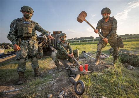 21砲夜間射擊鑑測 戰技精湛 軍聞 21砲夜間射擊鑑測 戰技精湛 青年日報