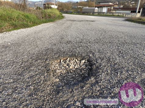 IOWEBBO ARPINO SULLA BRETELLINA DEL VALLONE UNA BUCA TIRA L ALTRA