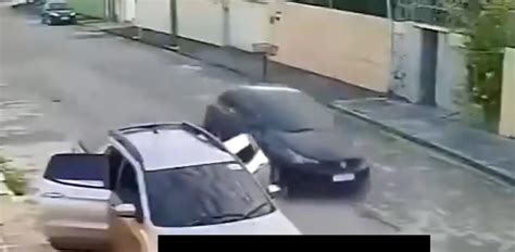 Video Cacos tratan de robar un carro sin saber que eran policías