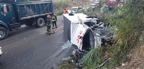 Colisión Entre Un Camión Y Una Camioneta Deja Varios Heridos En Jarabacoa