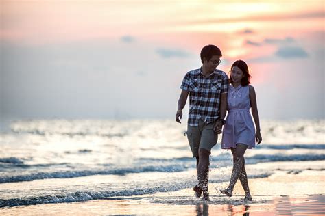 图片素材 海滩 水 性质 户外 海洋 地平线 女孩 日落 白色 摄影 阳光 夏季 海滨 步行 爱 肖像