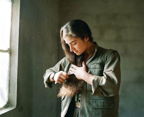 Kurdish Freedom Fighter From Bakur Visages Humains Soldat Femme