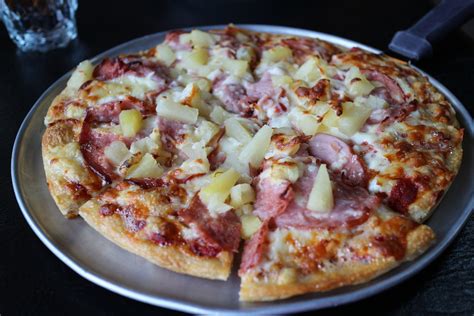 Polarizing Food Pioneer Sam Panopoulos Creator Of Hawaiian Pizza Has Died Brobible