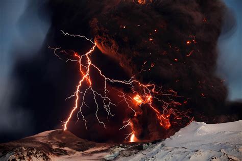 Pictures: Volcano Lightning, Illuminated