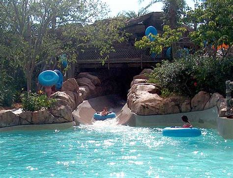 TYPHOON LAGOON-Rides