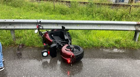 Näfels GL Alkoholisierter E Roller Fahrer 19 bei Sturz schwer