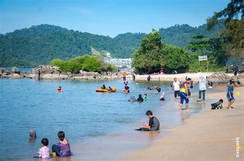 Berkelah Dan Bermandi Manda Di Pantai Teluk Bayu Teluk Kumbar Pulau