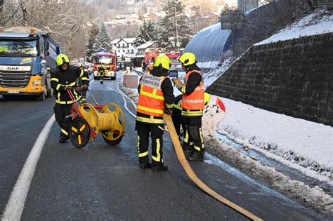 Fillinges Incendie et explosion d un camion transportant des matières