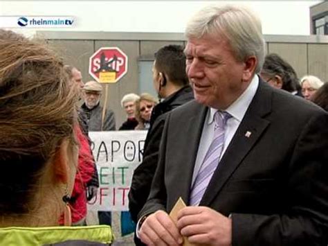 Flugl Rm Gegner Protestieren Bei Bouffier Schulbesuch Youtube