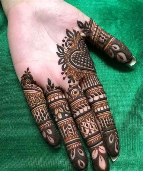 Pin By Isha Mahour On Pins By You Very Simple Mehndi Designs Short