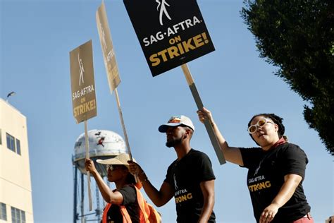 La Actors Flood Picket Lines As Sag Aftra Members Join Writers In