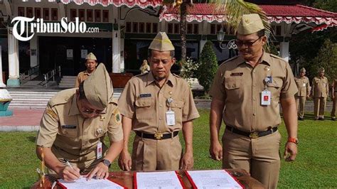 Jelang Pemilu Pegawai Pemkab Klaten Lakukan Ikrar Netralitas Asn