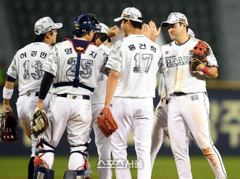 포토 두산 한화 상대로 위닝시리즈 예약 네이트 스포츠