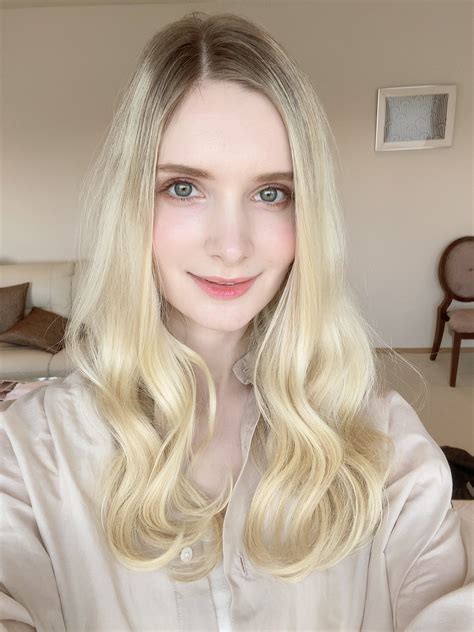 Lily Hart Emma Lawrence Ey SfVIVcAYkVlc Porn Pic